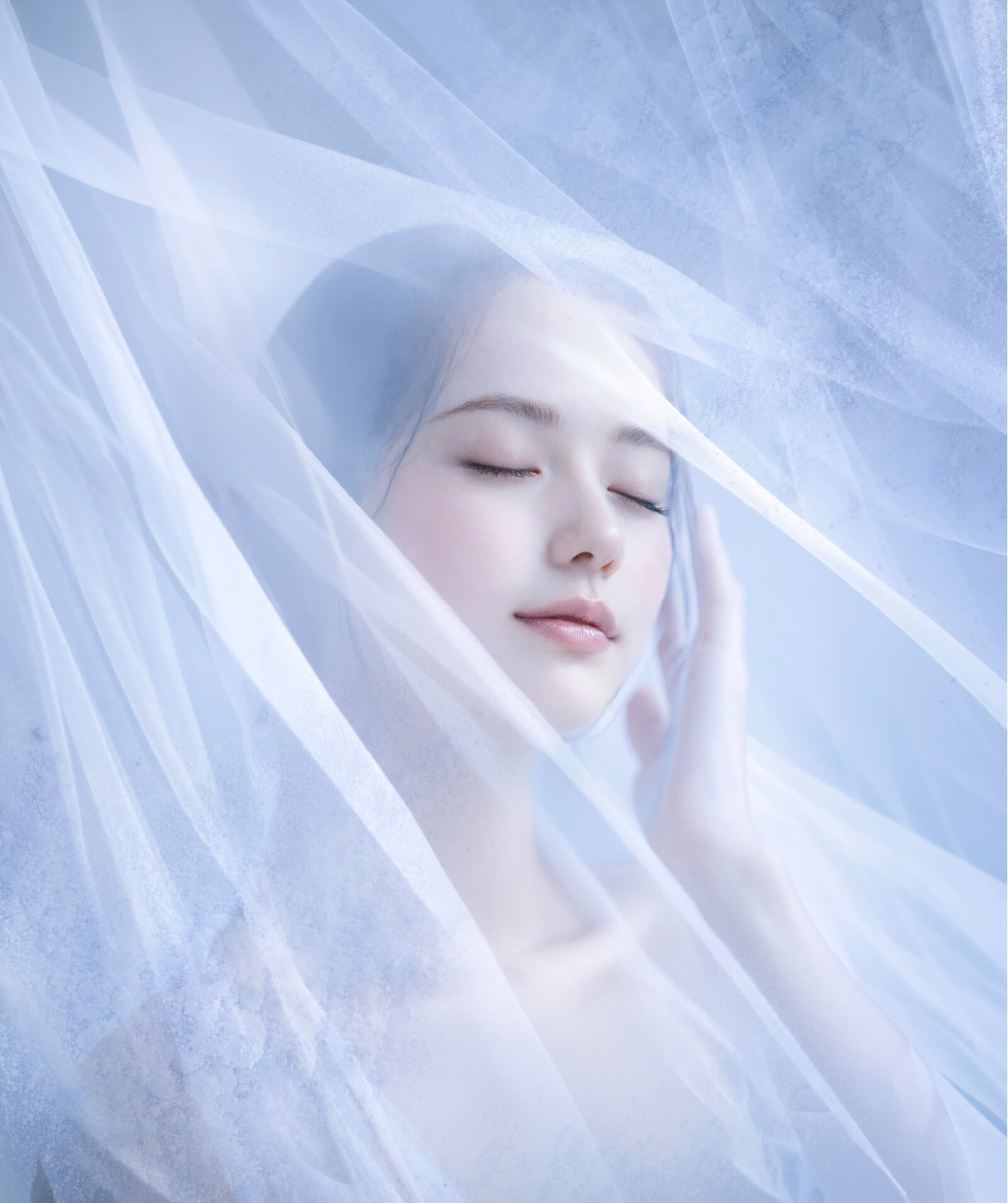 クールに、透明感を纏う。